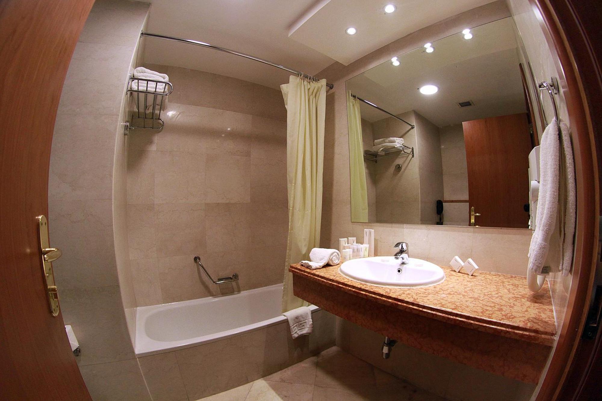 Hotel Sadeen 4*